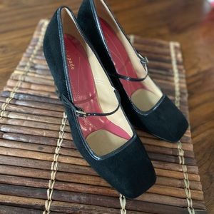 Kate spade. Suede Shiney patent leather heel&trim. Strap has stretch near buckle